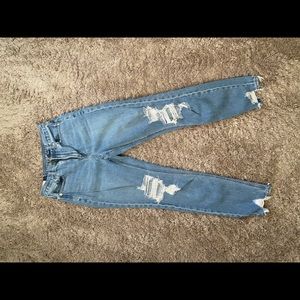 AMERICAN EAGLE MOM JEANS
